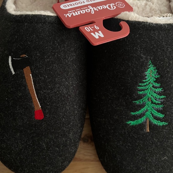 Dearfoams Men's Slippers Embroidered Tree Axe (Size 9-10) - Picture 3 of 4